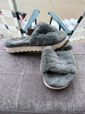 Koolaburra Gray Plush Faux-Fur Slide Sandals